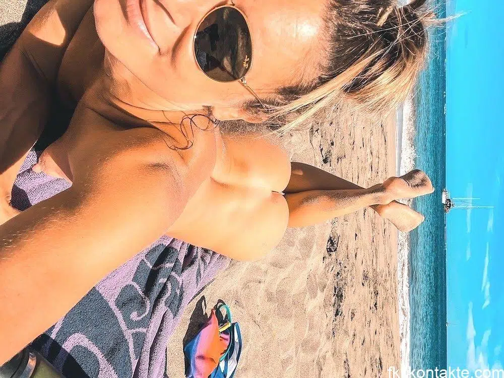 Nackt Dating am Strand mit Studentin